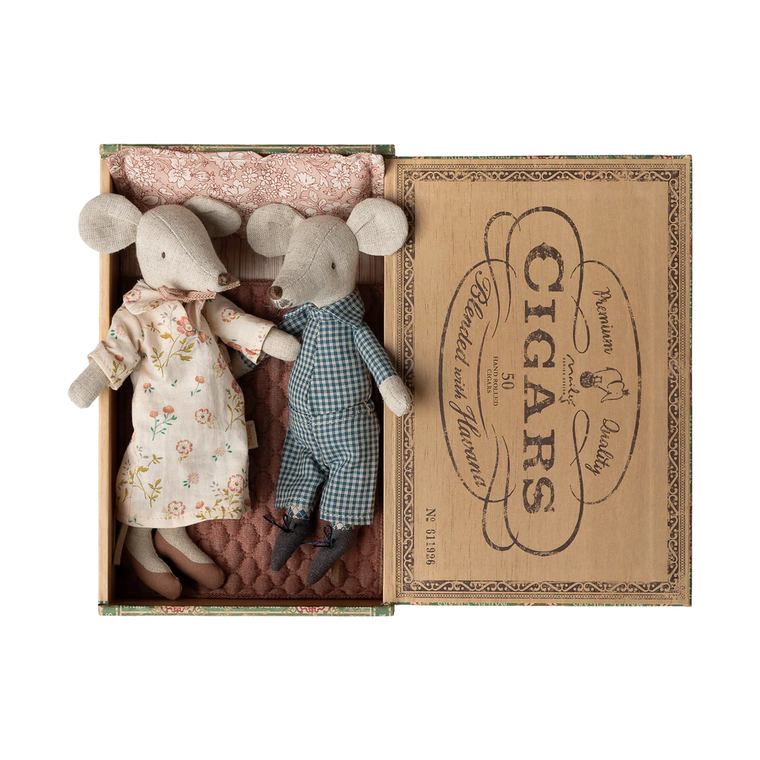 Maileg - Grandma &amp; Grandpa Mice In Cigar Box