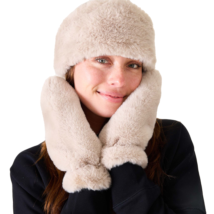 Cozy Cabin Faux Fur Mittens in Oatmeal